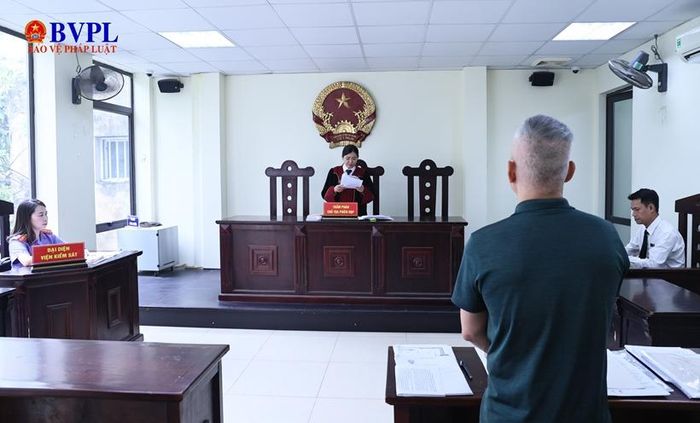 Chủ tọa phiên họp, Thẩm phán Nguyễn Hoài Phương quyết định chấp nhận yêu cầu của ông Phạm Hữu Nam.