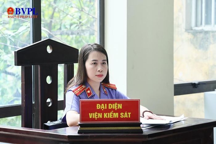 Kiểm sát viên Phạm Thị Huyền Trang, đại diện VKSND khu vực 1, TP Hà Nội tham dự phiên họp.