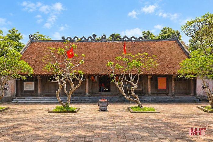 Đình làng là nơi lưu giữ ký ức quê hương.