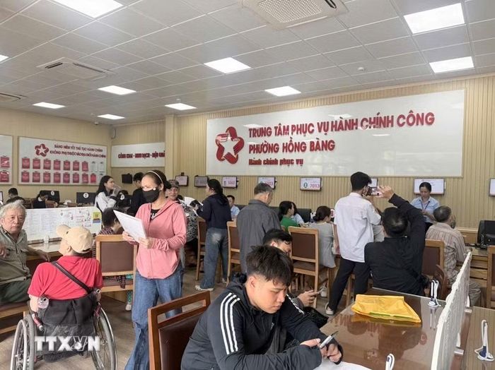 Cải cách hành chính giúp chính quyền tại Hải Phòng gần gũi hơn với người dân. (Ảnh: Minh Huệ/TTXVN)