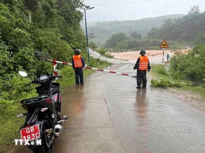 Mưa lớn gây ngập, sạt lở, chia cắt cục bộ tại nhiều khu vực miền núi ở Quảng Trị. (Ảnh: TTXVN phát)