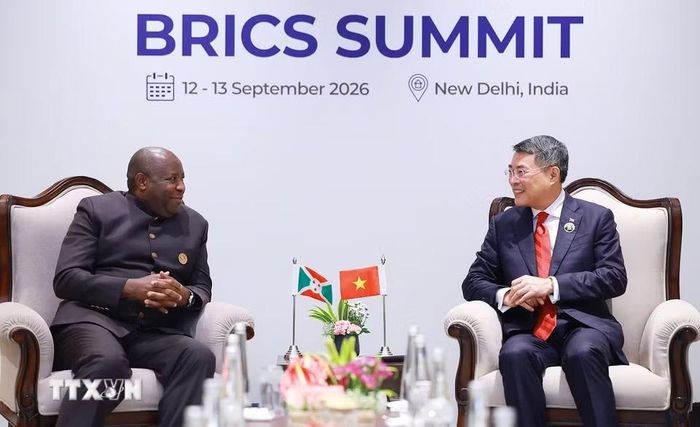Thủ tướng Lê Minh Hưng gặp Tổng thống Cộng hòa Burundi Évariste Ndayishimiye. (Ảnh: Dương Giang/TTXVN)