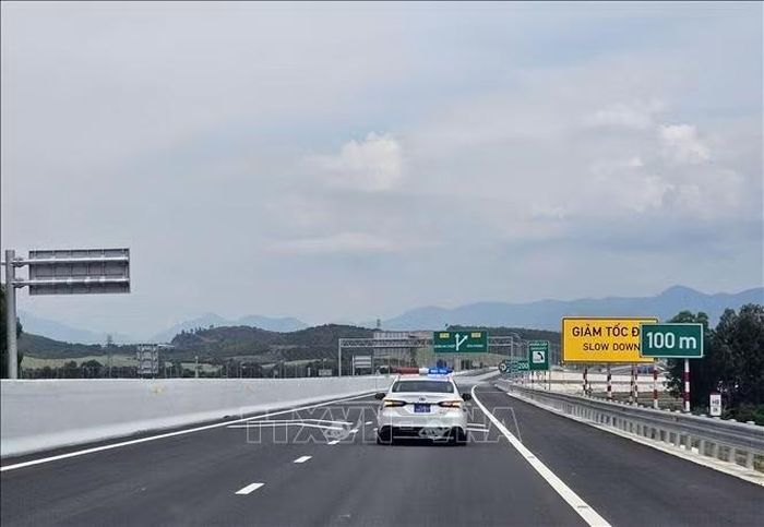 Đưa vào khai thác 20 km trên tuyến cao tốc Khánh Hòa - Buôn Ma Thuột, đoạn qua Khánh Hòa. Ảnh: Công Thử/TTXVN