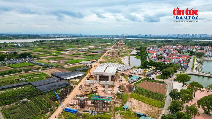 Dự án cầu Ngọc Hồi và đường dẫn hai đầu cầu được khởi công ngày 19/8/2025, giữ vai trò kết nối Hà Nội với tỉnh Hưng Yên.