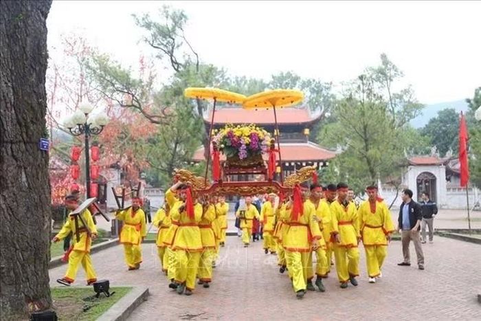 Lễ rước nước - nghi lễ quan trọng của Lễ hội mùa Xuân Côn Sơn - Kiếp Bạc. Ảnh tư liệu: Mạnh Minh/TTXVN