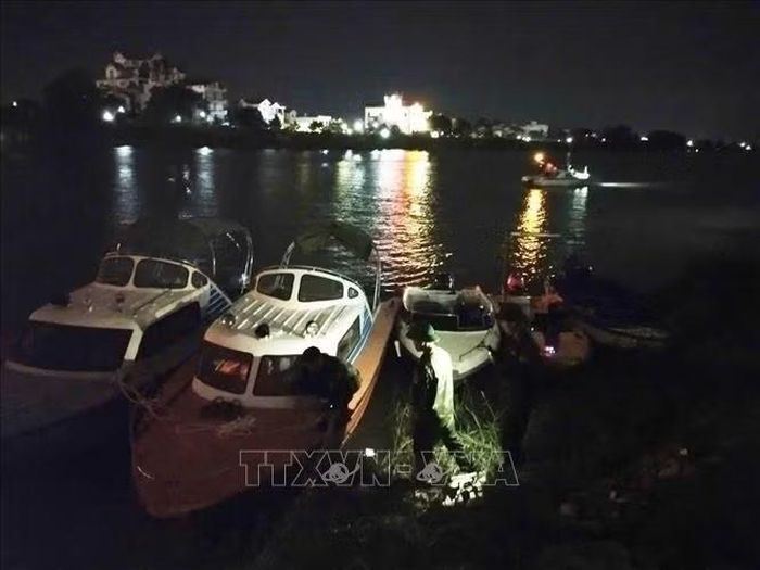 Vị trí thi thể Thiếu tá Trần Văn Tùng được tìm thấy cách cầu Bo (phường Trà Lý, tỉnh Hưng Yên) về phía hạ lưu khoảng 350m. Ảnh: Nguyễn Công Hải /TTXVN