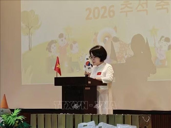 Bà Phạm Thị Gái - Chủ tịch Hội người Việt Nam tại thành phố Incheon phát biểu.