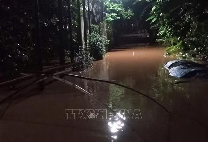 Vùng thấp trũng ven sông Thạch Hãn ở xã Triệu Phong bị ngập lụt. Ảnh: Tường Vi/TTXVN