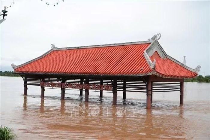 Đến 20 giờ ngày 13/9/2026, lũ trên sông Thạch Hãn tại trạm Thạch Hãn là 6.37m trên báo động III là 0.37m. Ảnh: TTXVN phát