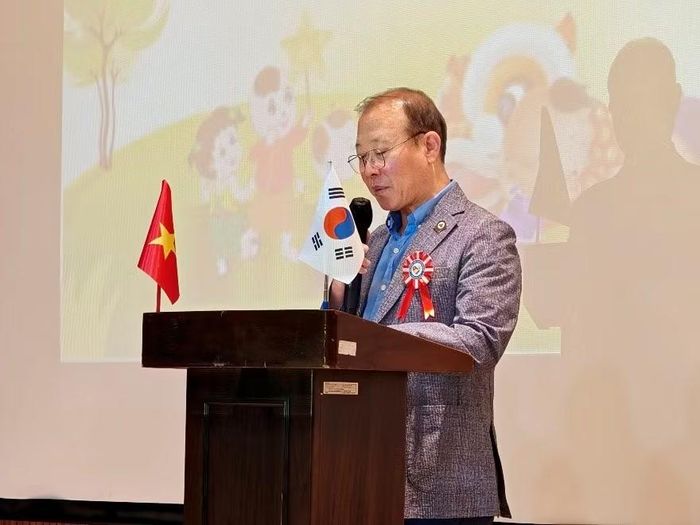 Ông Lý Huân (Lee Hoon), Chủ tịch Đại Tông hội Dòng họ Lý Hoa Sơn tại Hàn Quốc phát biểu tại chương trình.
