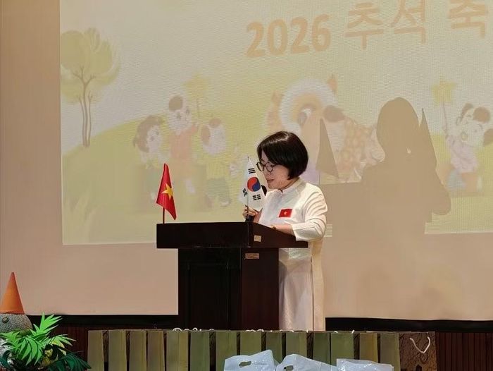 Bà Phạm Thị Gái - Chủ tịch Hội người Việt Nam tại thành phố Incheon phát biểu.