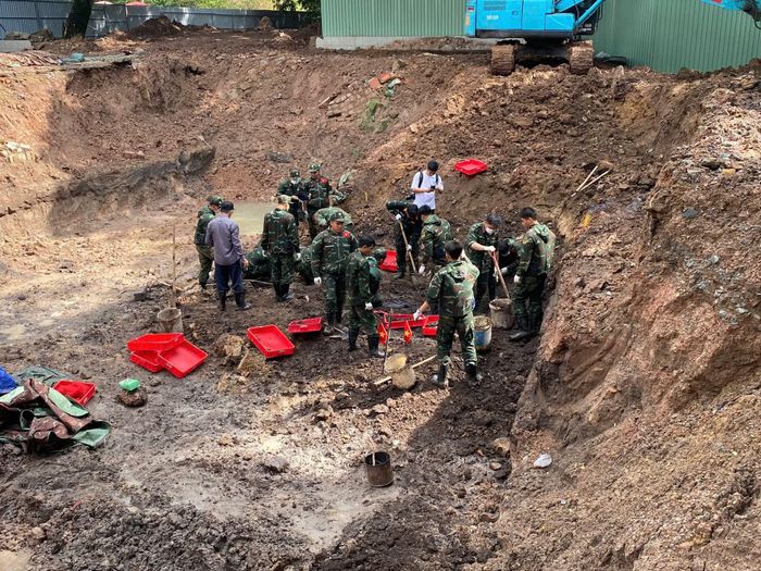Phạm vi tìm kiếm tại rãnh thứ hai của Khu A tiếp tục được mở rộng trong ngày 13/9.