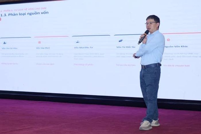 Ông Vũ Anh Đông - chuyên gia Ban Tư vấn tài chính hỗ trợ doanh nghiệp trình bày tại chương trình đào tạo.