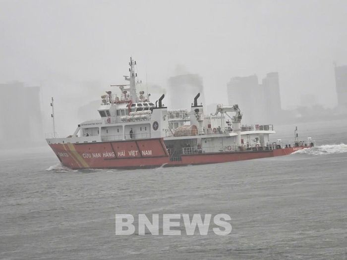 Tàu SAR 631 khẩn trương hành trình đến xã Tân Hiệp (Cù Lao Chàm) để cứu nạn. Ảnh: Bnews/vnanet.vn phát
