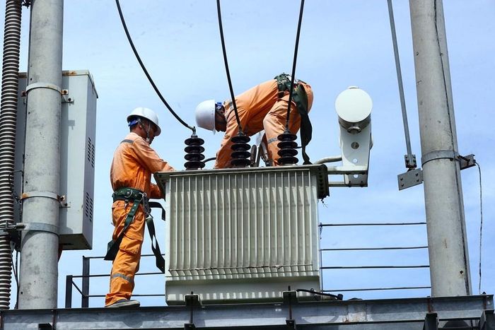 Ngành Điện đang từng bước chuyển từ ứng dụng công nghệ sang làm chủ công nghệ, lấy dữ liệu và đổi mới sáng tạo làm nền tảng nâng cao năng lực quản trị, vận hành hệ thống. Ảnh: Huy Hùng - TTXVN