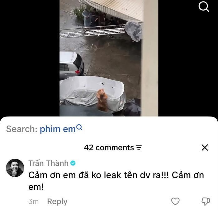 Phản ứng của Trấn Thành khi bị lộ đoạn clip quay lén hậu trường phim Tết 2027. (Ảnh: FBNV)