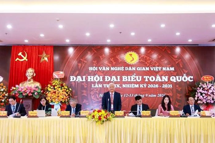 Đoàn Chủ tịch điều hành Đại hội.