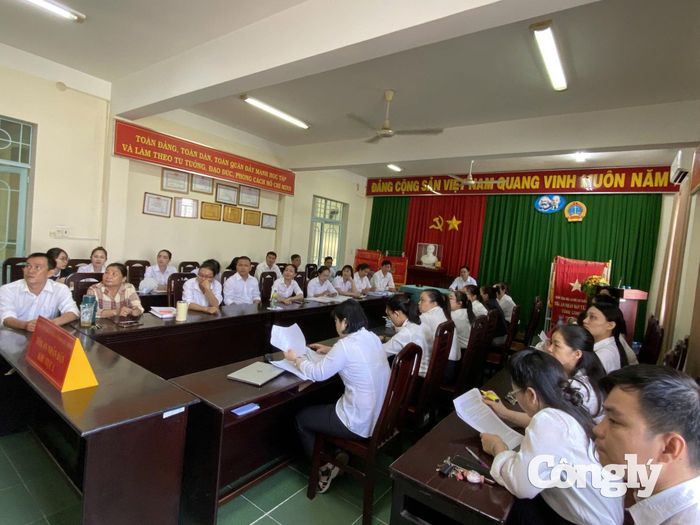 Tinh thần tập trung làm việc trong giai đoạn cao điểm.
