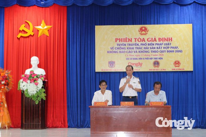 Bộ Tư lệnh Vùng Cảnh sát biển 4 và các cơ quan chức năng tỉnh Cà Mau tổ chức tọa đàm, trực tiếp trao đổi, giải đáp những thắc mắc của ngư dân