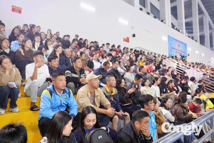 Bên cạnh đó, lễ khai mạc cũng nhận được sự quan tâm của đông đảo người dân và du khách.