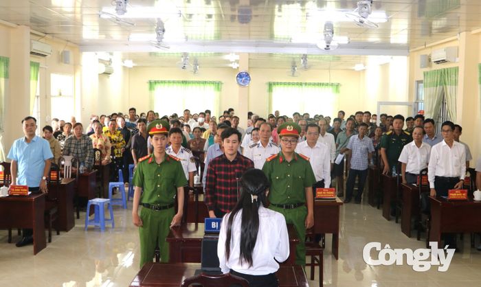Quang cảnh phiên tòa