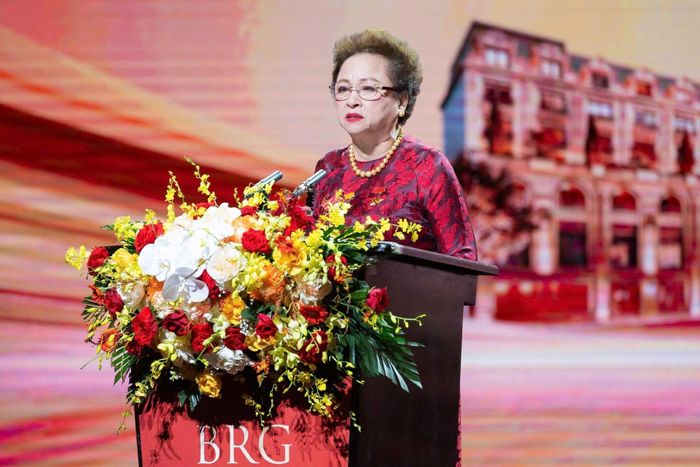 Anh hùng Lao động Nguyễn Thị Nga, Chủ tịch Tập đoàn BRG phát biểu đáp từ tại buổi lễ.