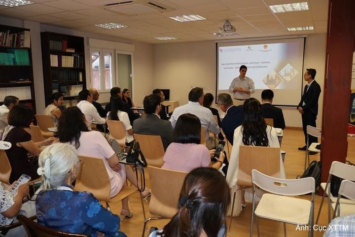 Chương trình kết nối giao thương tại Madrid tạo cơ hội để doanh nghiệp Việt Nam và Tây Ban Nha trực tiếp trao đổi nhu cầu, tìm kiếm khả năng hợp tác. Ảnh: Cục XTTM