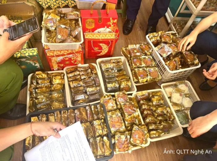 Dịp Trung thu hằng năm, trên thị trường lại xuất hiện các loại bánh không rõ nguồn gốc xuất xứ, không đảm bảo an toàn 