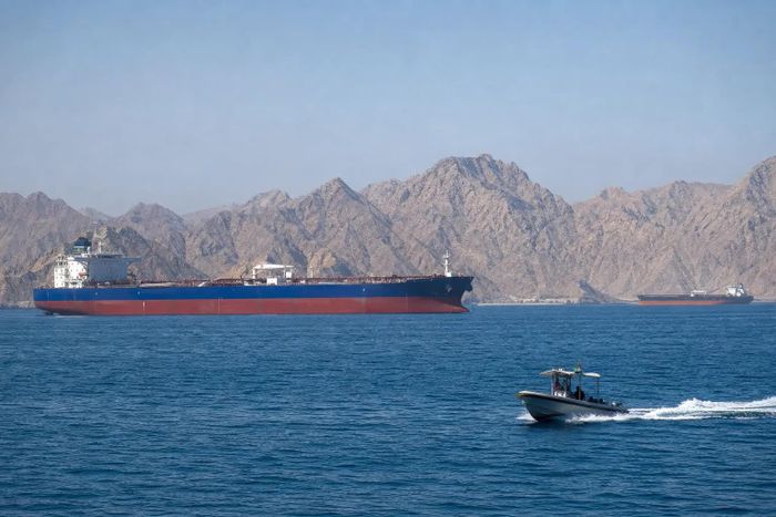 Iran và Oman nhất trí tuyến hàng hải mới qua Eo biển Hormuz.