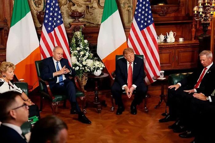 Tổng thống Trump phát biểu trong cuộc gặp Thủ tướng Ireland Micheál Martin tại Dublin ngày 12/9/2026. Ảnh: Getty Images.