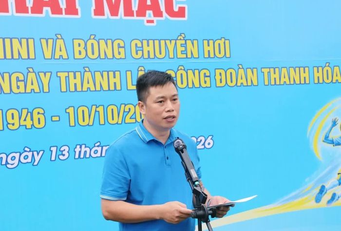 Ông Nguyễn Văn Tý, Chủ tịch Công đoàn Công ty TNHH Giầy Rollsport Việt Nam phát biểu khai mạc giải.