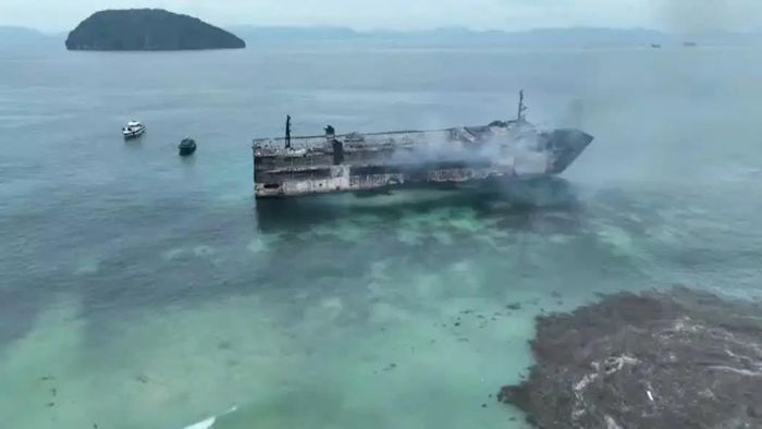 Số người thiệt mạng trong vụ cháy phà chở khách tại Philippines ngày 9/9 đã tăng lên 76 người. Ảnh: Global News.