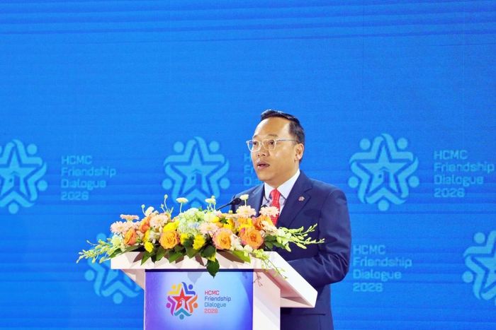 Thứ trưởng Bộ Ngoại giao Nguyễn Hoàng Long phát biểu  tại Hội nghị Thị trưởng trong khuôn khổ FD 2026 - Ảnh: Cổng thông tin điện tử TP. Hồ Chí Minh.