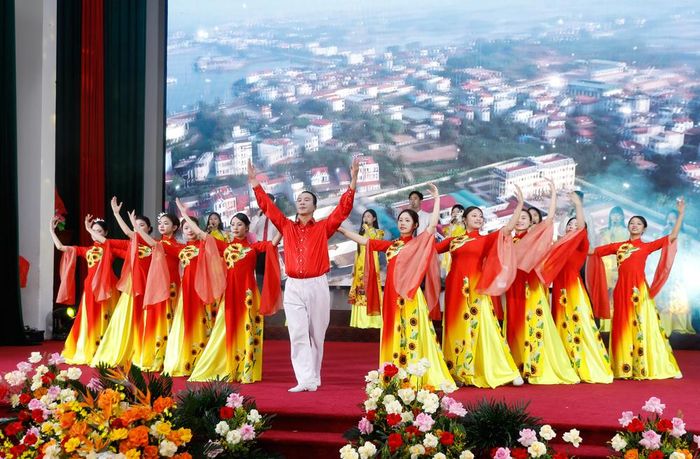 Tiết mục văn nghệ chào mừng.