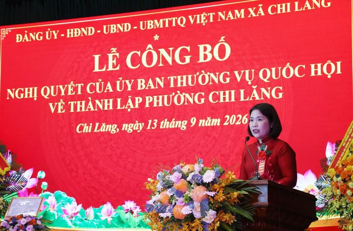  Đồng chí Bùi Thanh Hương, Bí thư Đảng ủy xã Chi Lăng tiếp thu các ý kiến chỉ đạo của Lãnh đạo tỉnh. 