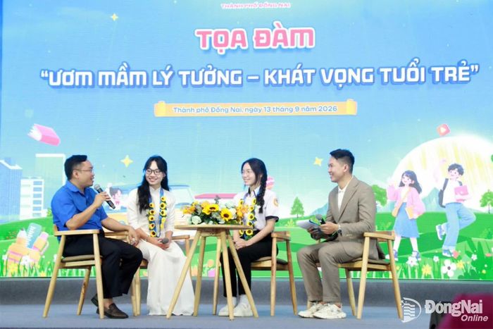 Các đại biểu tham gia chia sẻ tại tọa đàm. Ảnh: Nga Sơn