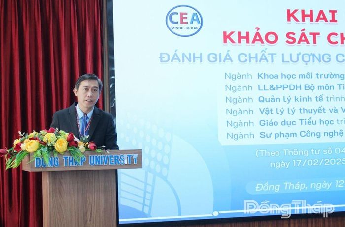 TS. Trương Tấn Đạt, Hiệu trưởng Trường Đại học Đồng Tháp phát biểu tại chương trình khai mạc.