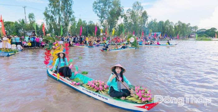 Chương trình “Hồng Ngự - Sắc nước vùng biên” thu hút hơn 10.000 lượt người dân và du khách tham gia.