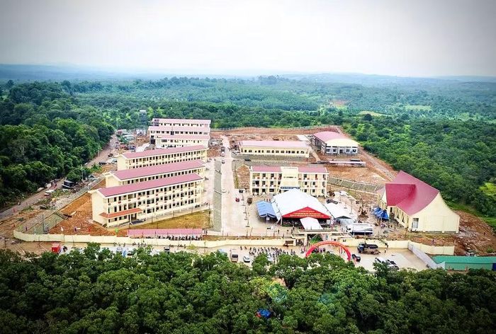 Trường Phổ thông nội trú Tiểu học và THCS Ia Púch được xây dựng trên diện tích 5 ha, có tổng kinh phí gần 180 tỷ đồng, đáp ứng nhu cầu học tập của hơn 750 học sinh. Ảnh: M.P