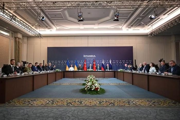  Phái đoàn Nga và Ukraine tại vòng đàm phán ở Istanbul, Thổ Nhĩ Kỳ ngày 23-7-2025. Ảnh: Anadolu 