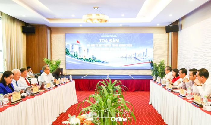 Quang cảnh buổi tọa đàm.
