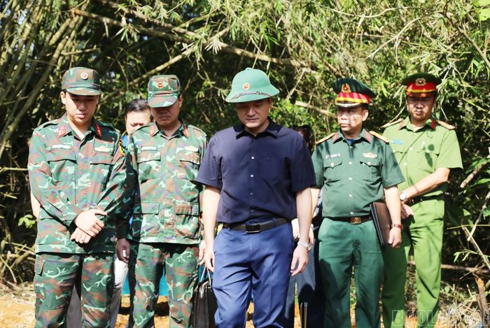 Đồng chí Giàng Quốc Hưng - Ủy viên Ban Thường vụ Tỉnh ủy, Phó Chủ tịch UBND tỉnh, Trưởng ban Chỉ đạo tìm kiếm, quy tập và xác định danh tính hài cốt liệt sĩ tỉnh trực tiếp chỉ đạo công tác cất bốc, quy tập hài cốt liệt sĩ.
