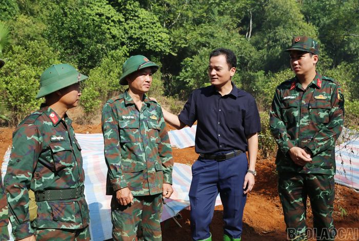 Phó Chủ tịch UBND tỉnh thăm hỏi, động viên cán bộ, chiến sĩ Đội Tìm kiếm, quy tập hài cốt liệt sĩ lâm thời (Bộ Chỉ huy Quân sự tỉnh).
