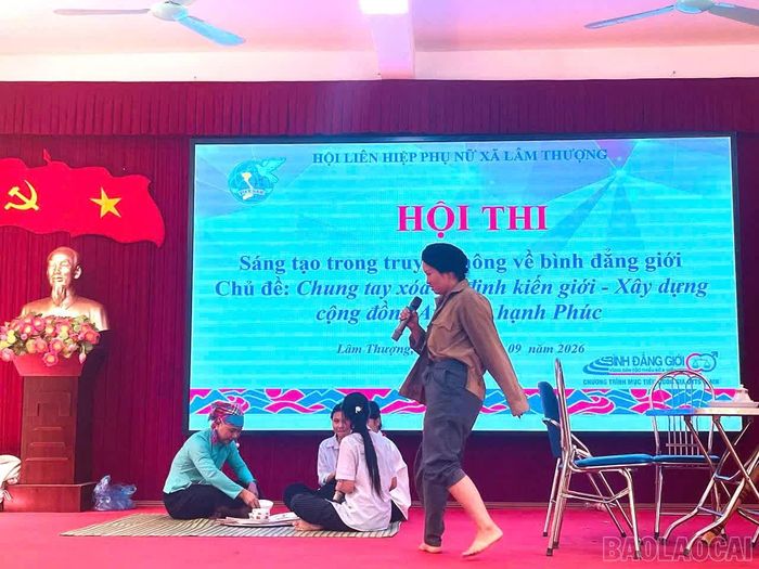 Nhờ chuẩn bị chu đáo, công phu và tinh thần trách nhiệm cao, các đội đã mang đến sân khấu nhiều tiểu phẩm, tình huống truyền thông gần gũi với đời sống thực tế thôn bản.