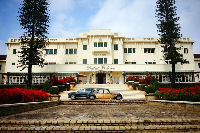 Tòa nhà này vừa là nơi ở vừa là nơi diễn ra phần lớn các cuộc họp của Hội nghị trù bị Đà Lạt (Dalat Palace hiện nay). (Ảnh: Phan Minh Đạo)