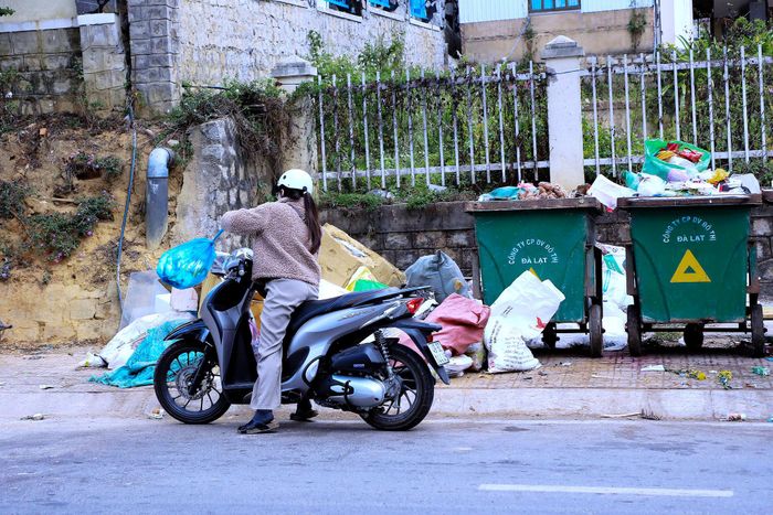 Việc đẩy nhanh tiến độ hoàn tất hợp đồng xử lý rác sẽ tránh tình trạng rác thải tồn đọng, gây ô nhiễm môi trường cục bộ tại Lâm Đồng