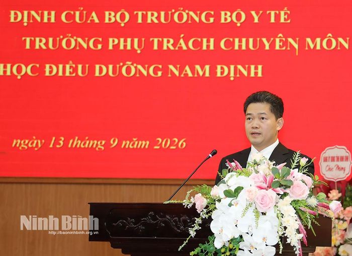 Đồng chí Thứ trưởng Thường trực Bộ Y tế Vũ Mạnh Hà phát biểu giao nhiệm vụ tại hội nghị.