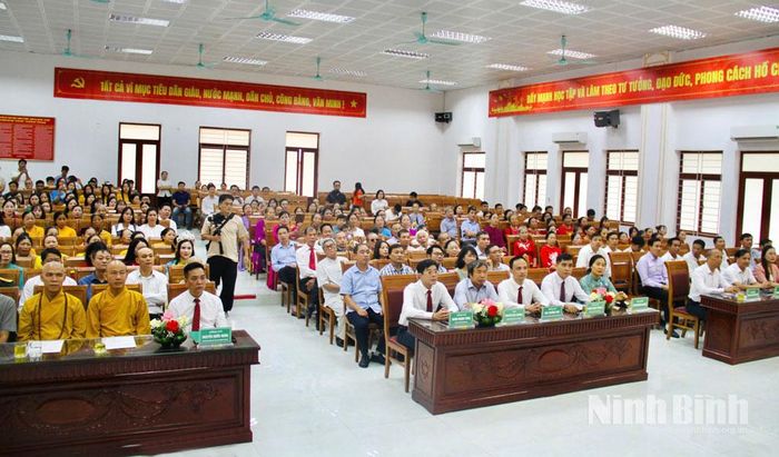 Các đại biểu dự Lễ công bố.