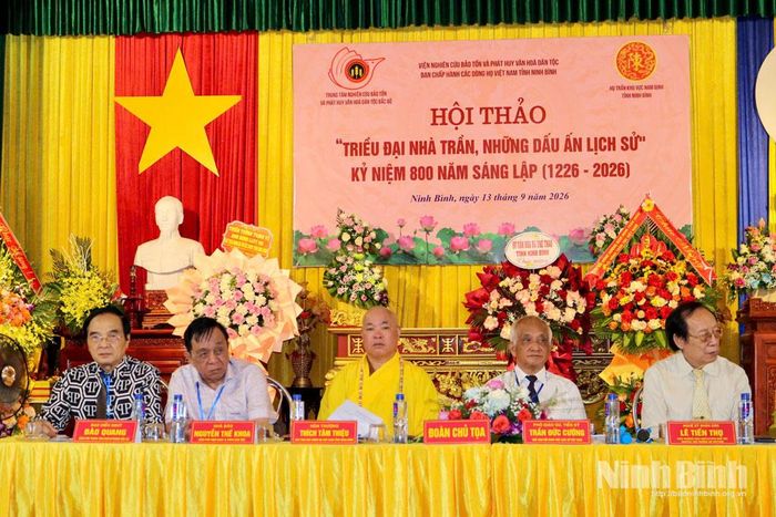 Đoàn Chủ tọa điều hành hội thảo.