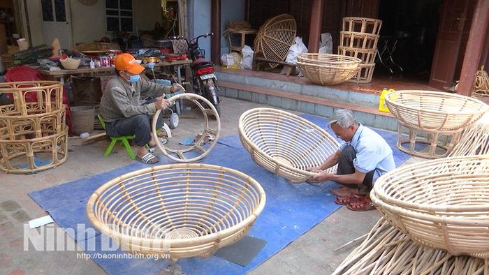 Làng nghề truyền thống Ngọc Động, phường Duy Hà giúp giải quyết việc làm cho lao động địa phương.